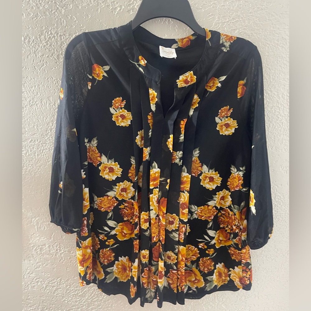 Siren Lily Women's Black/Orange Floral V-Neck Blouse